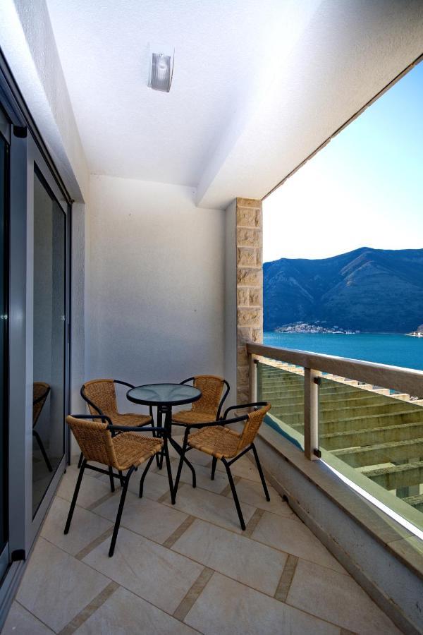 Apartment Dobrota Tomici  المظهر الخارجي الصورة